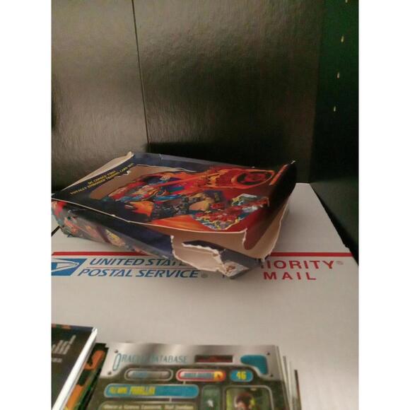 SKYBOX PREMIERE EDITION DC COMICS FIRST TOTALLY EMBOSSED TRADING CARD BOX
